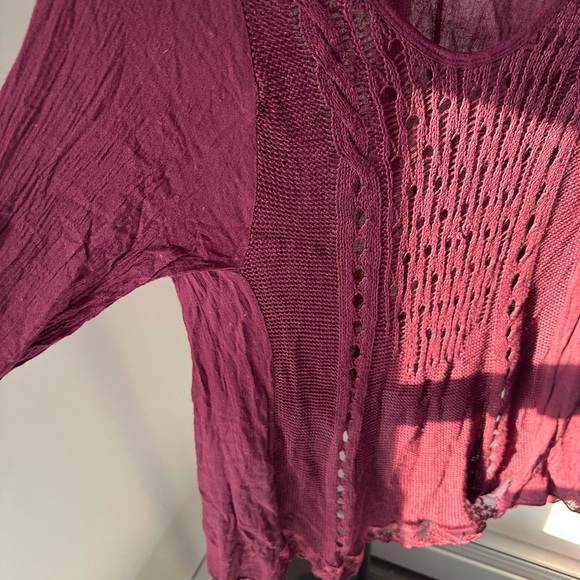 Made in Italy Elegant Burgundy Knit Women's Top - Picture 3 of 6